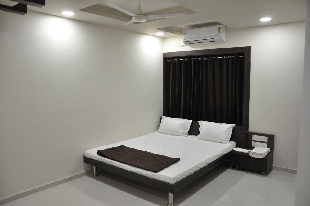 Shivdhara Hotel & Residence Rajkot Rom bilde