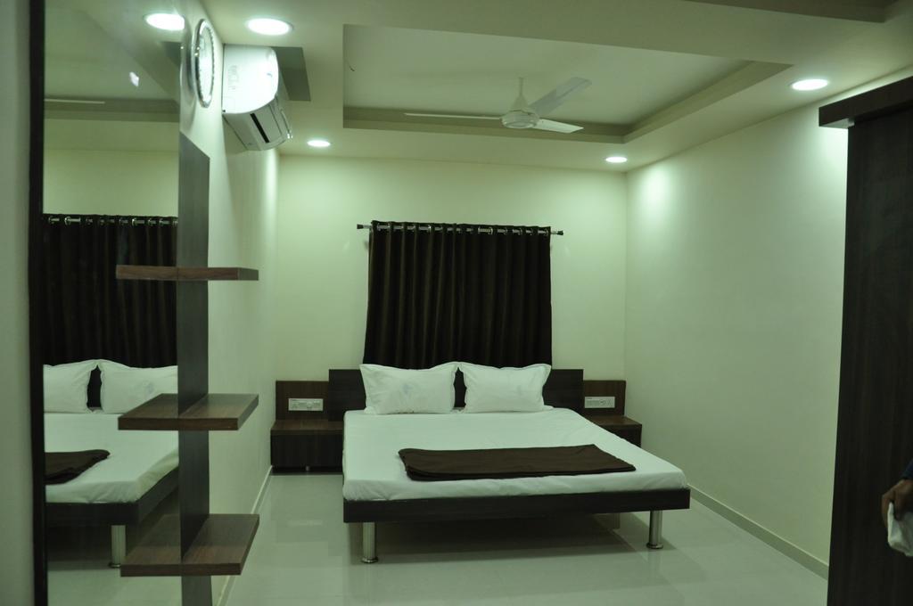 Shivdhara Hotel & Residence Rajkot Rom bilde
